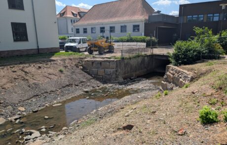 Riedbach – Schwimmbad nachher – unbefestigte Sohle Riedbach - Schwimmbad nachher - unbefestigte Sohle