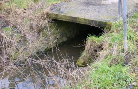 Goldbach - Auslauf des verrohrten Abschnitts durch Maden